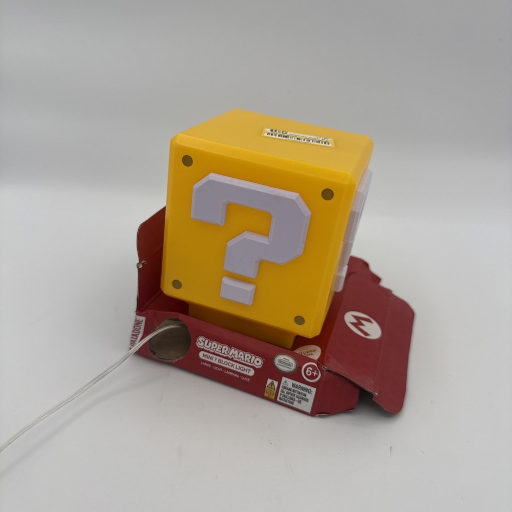 Super Mario Bros  Yellow Question Mark Block Box Nintendo Light Up Lamp w/ Sound